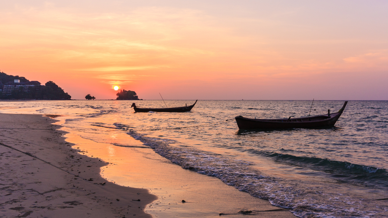 Family Holidays at Nai Yang Beach – The best beach for kids in low season!